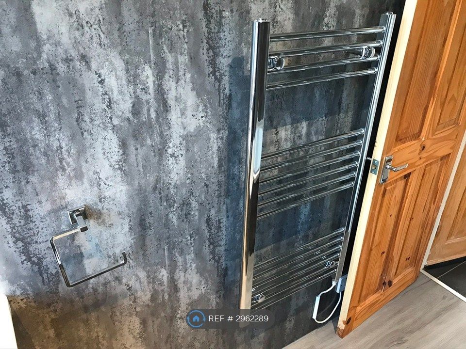 Property photo 3 of 9 Bathroom