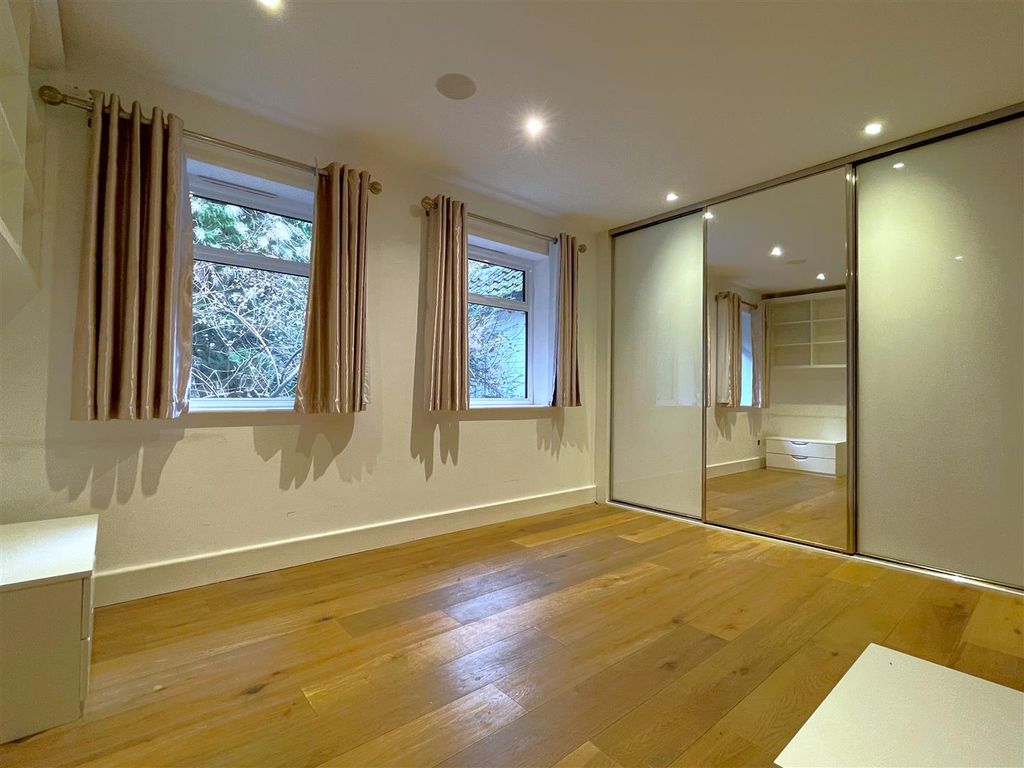 Additional image 8 of 5 bed detached house for saleStation Road, Lingfield RH7