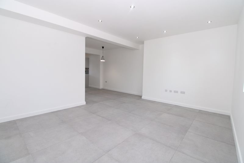 Property photo 3 of 10 Photo 8