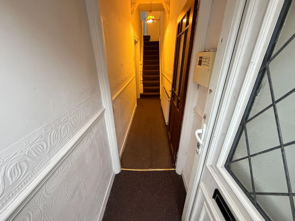 Property photo 2 of 8 Hall