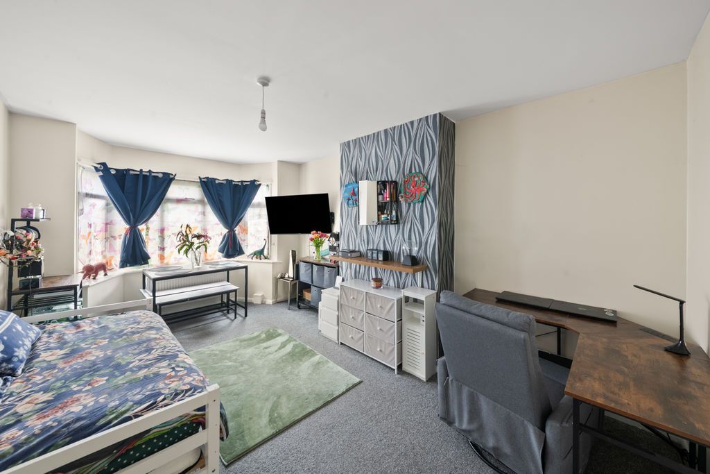 Property photo 3 of 12 Photo 2