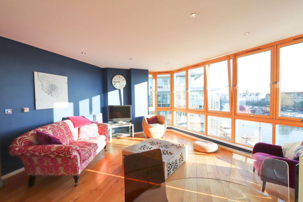 Property photo 3 of 18