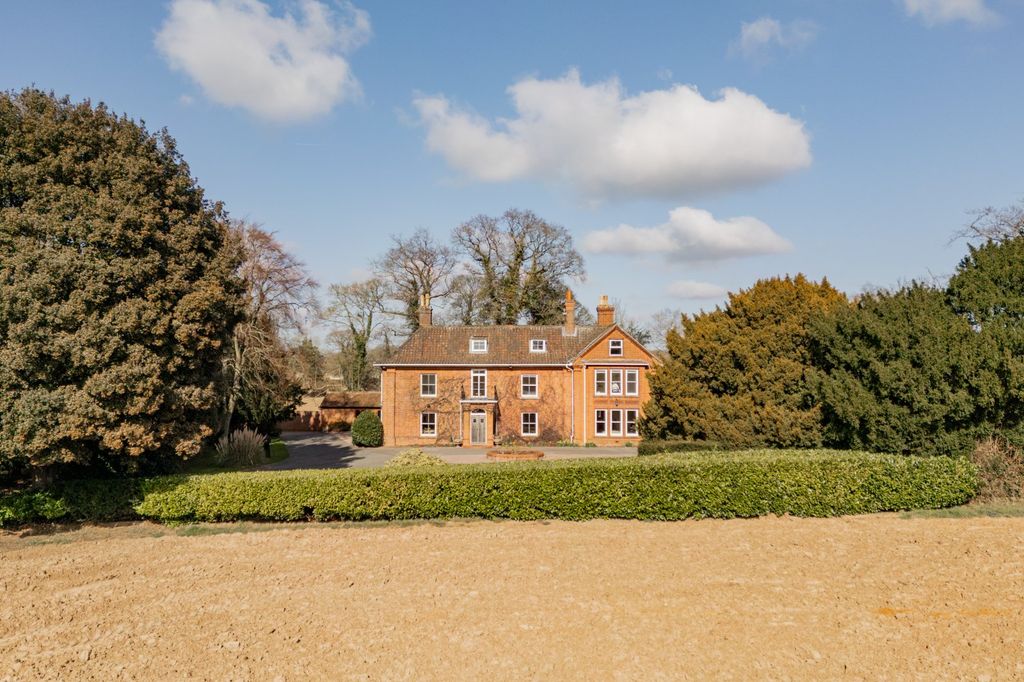 Property photo 2 of 29 Abbotts Hall