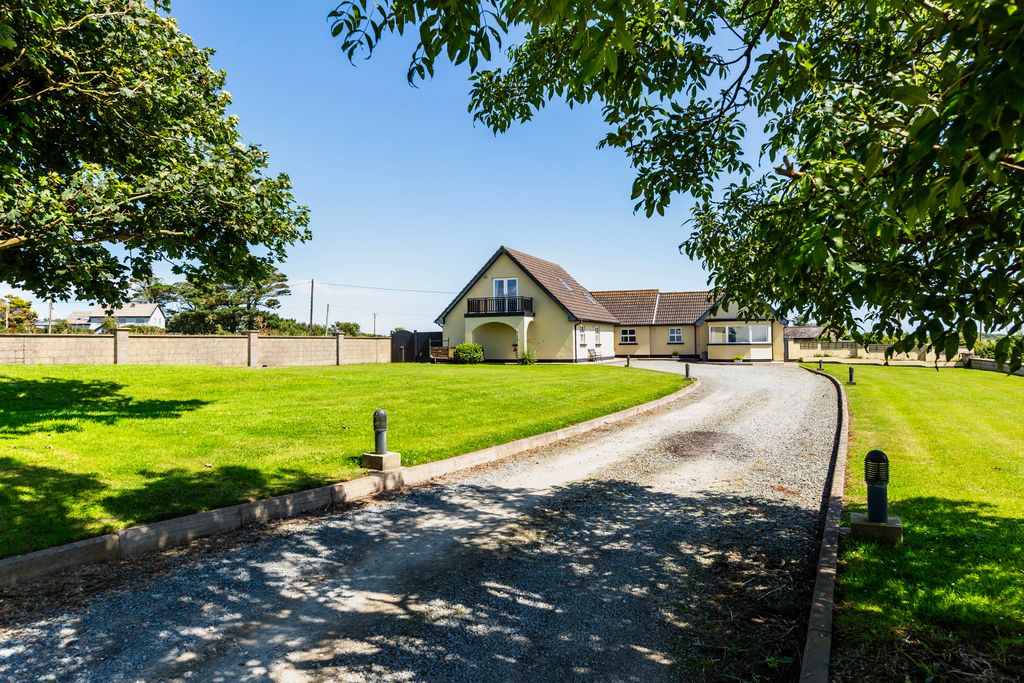 Property photo 2 of 48