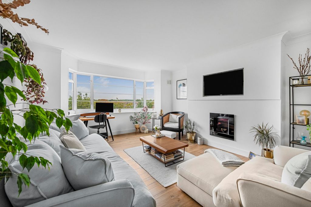 Property photo 2 of 24