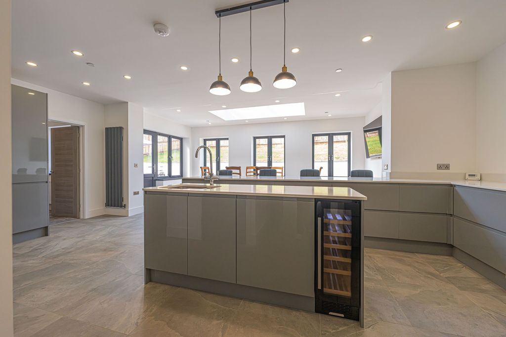 Property photo 2 of 34