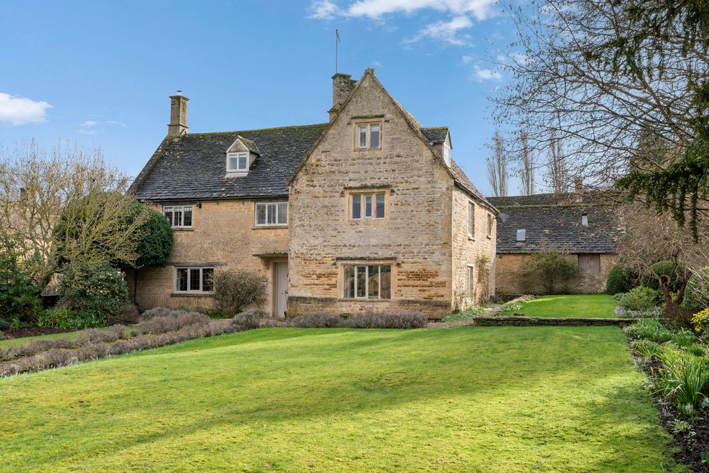 Property photo 2 of 26