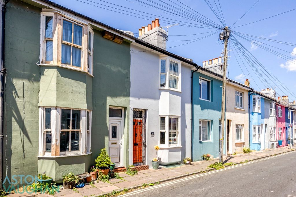 Property photo 2 of 18 5291244