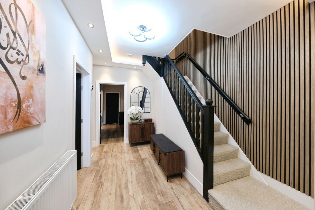Property photo 2 of 39 Pbox-Img.Jpg