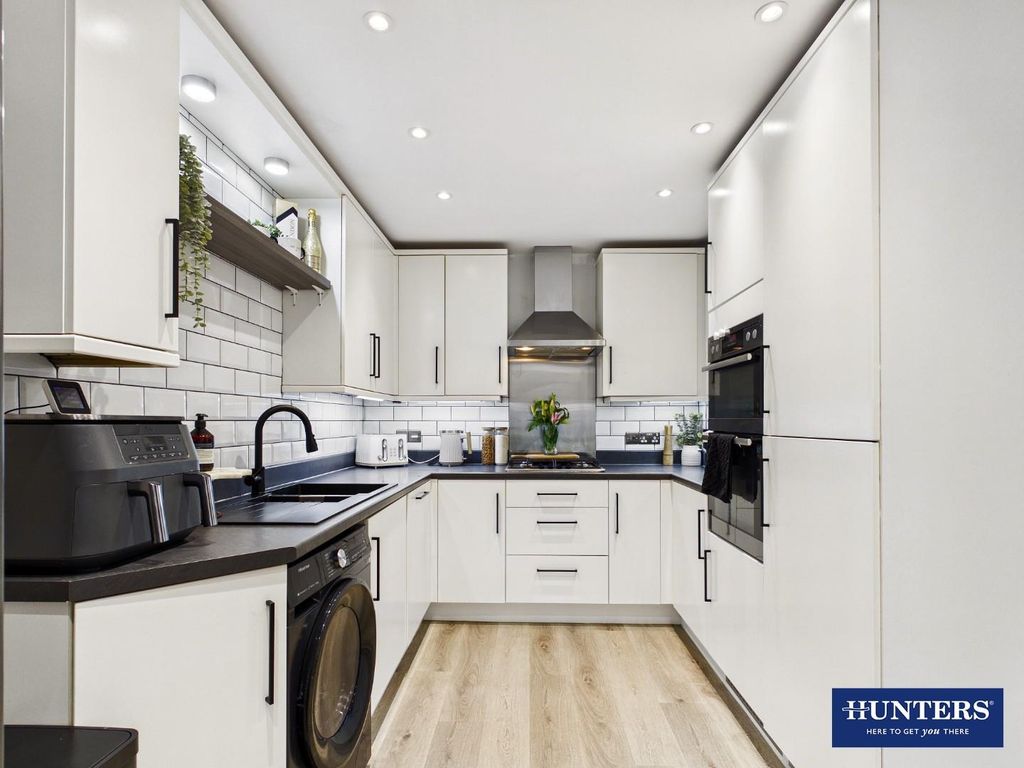 Property photo 3 of 19 Dining Kitchen