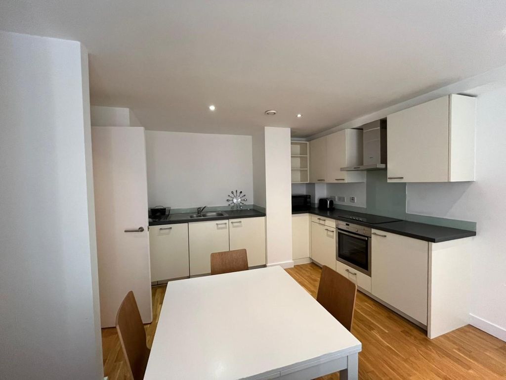 Property photo 3 of 8 Kitchen