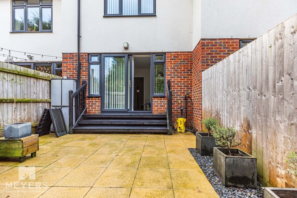 Property photo 3 of 20