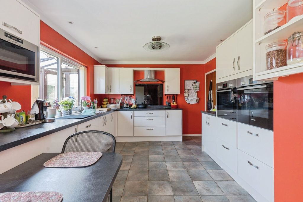 Property photo 2 of 34