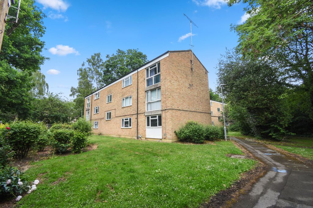 Property photo 1 of 17 20 Lydbury, Bracknell, Berkshire, Rg12 9Hh
