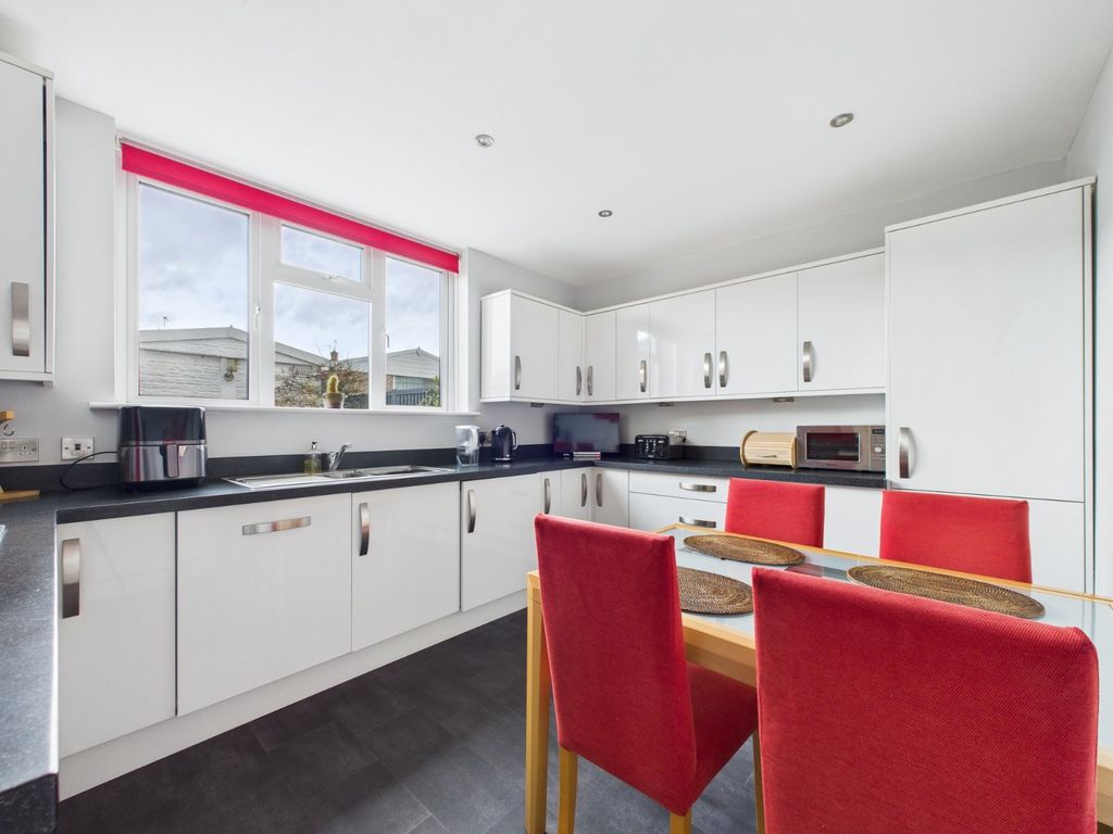 Property photo 3 of 13 Kitchen