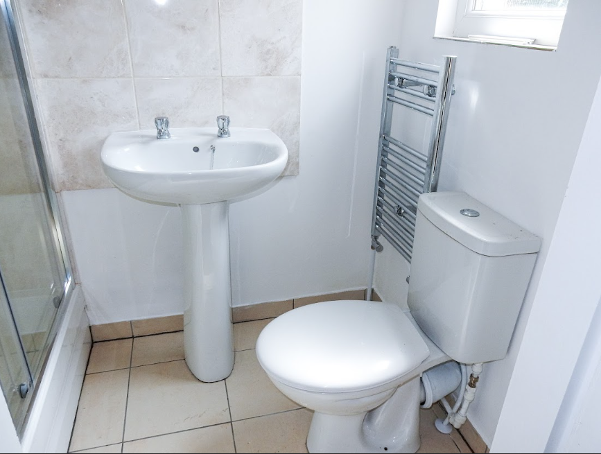 Property photo 3 of 11 Bathroom