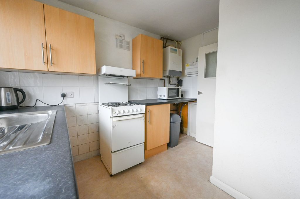 Property photo 2 of 6 Kitchen