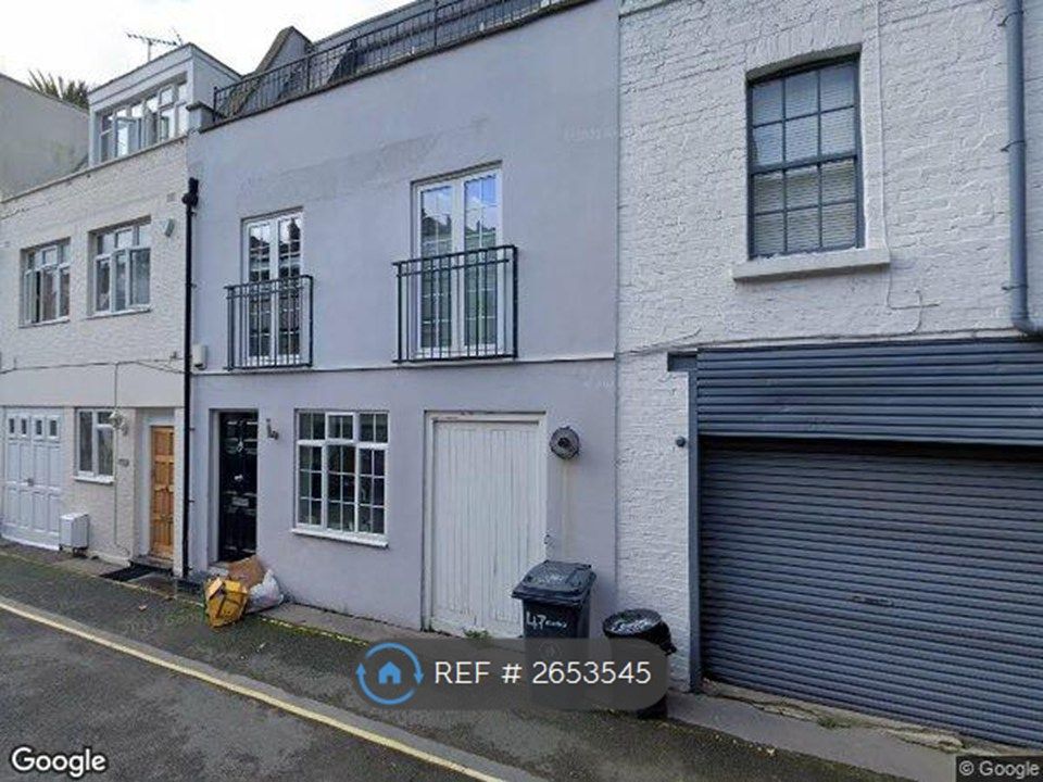 Property photo 2 of 18