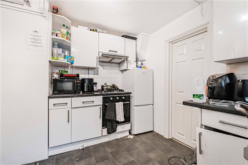 Property photo 3 of 14 Kitchen