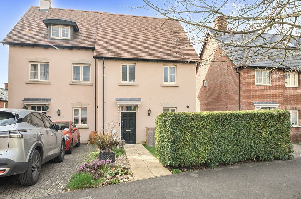 Property photo 1 of 12 1425274-4-69B0550...