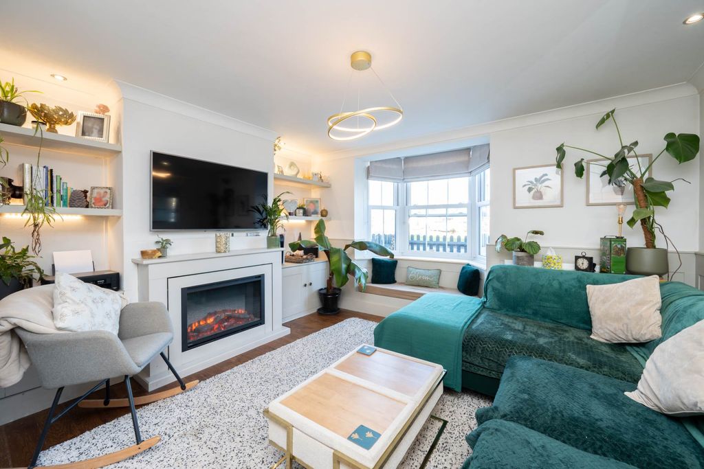 Property photo 2 of 29