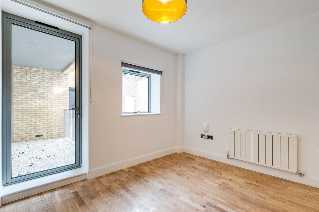 Property photo 2 of 23