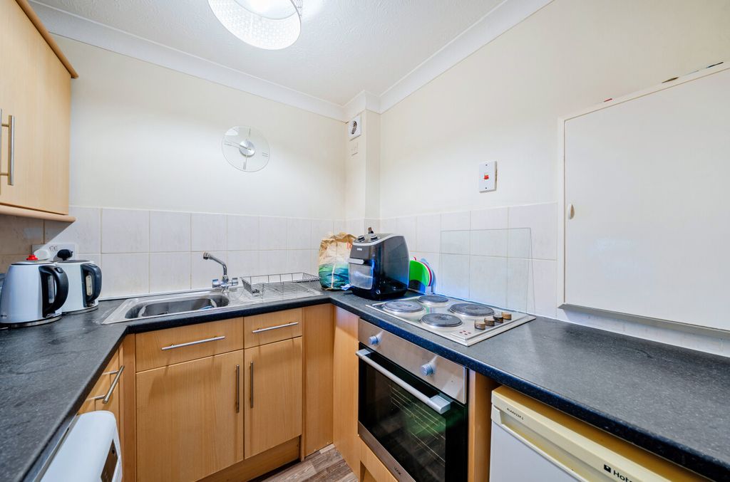 Property photo 2 of 7 1526292-12-1A0d91...