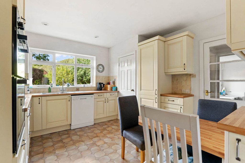 Property photo 2 of 24