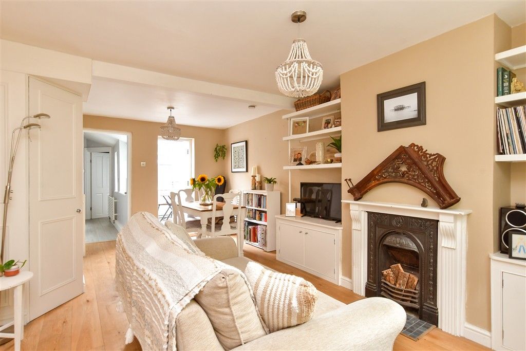 Property photo 3 of 10 Lounge