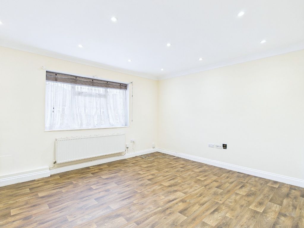 Property photo 2 of 7 4356672