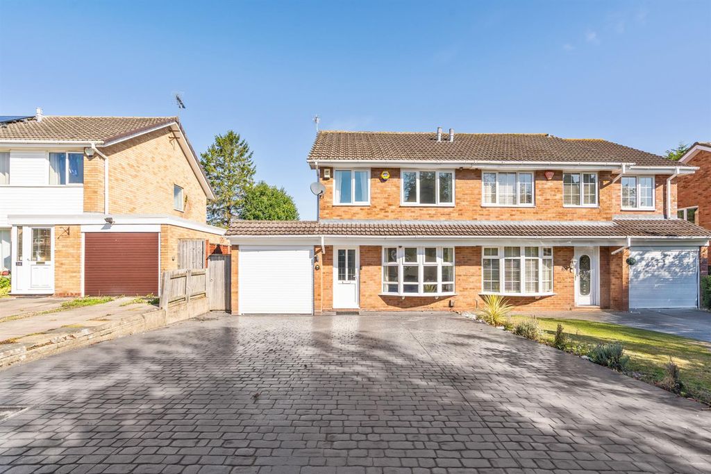 Property photo 1 of 19 15 Ullenhall Road_30.Jpg