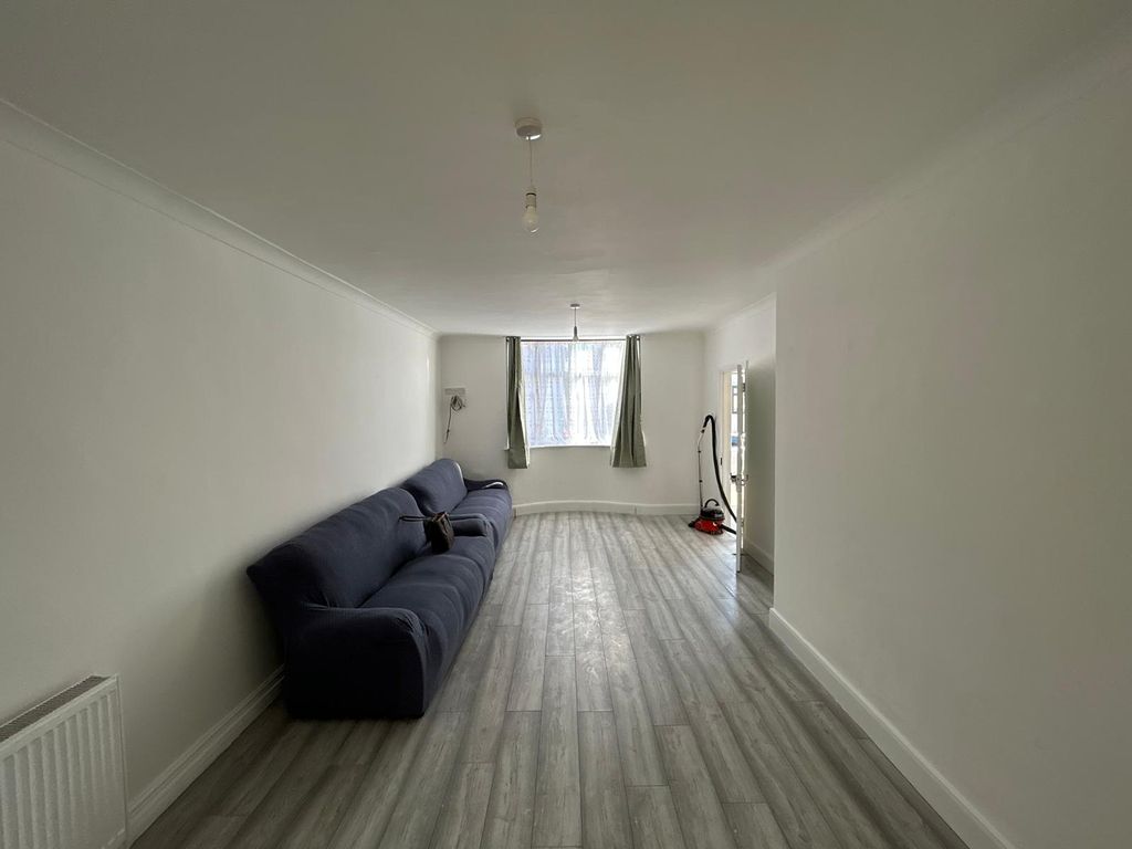 Property photo 3 of 10 Gallery
