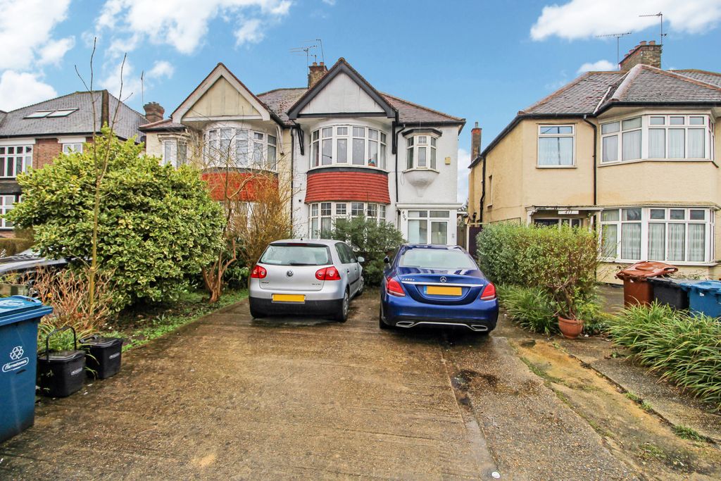 Property photo 1 of 16 Two Bedroom Ground Floor Maisonette To Rent