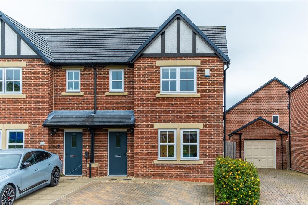 Property photo 1 of 21 Front External