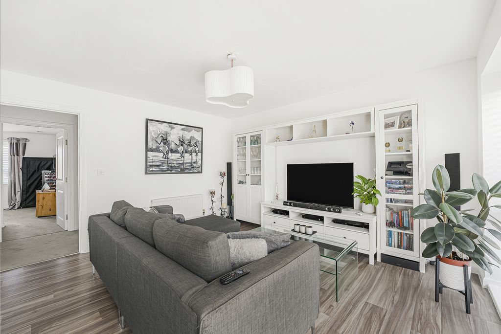 Property photo 3 of 20