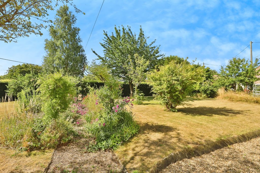 Property photo 2 of 20