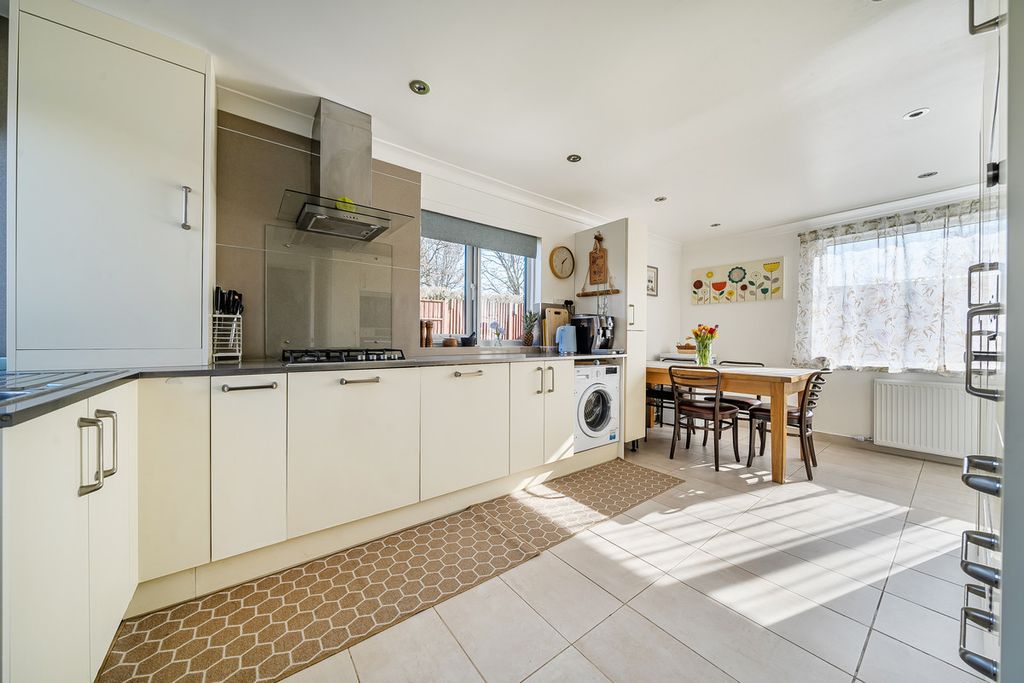 Property photo 3 of 21