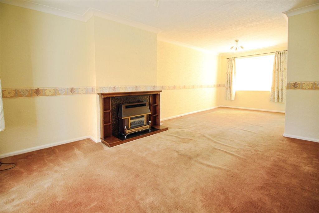 Property photo 2 of 12 Lounge/Dining Room