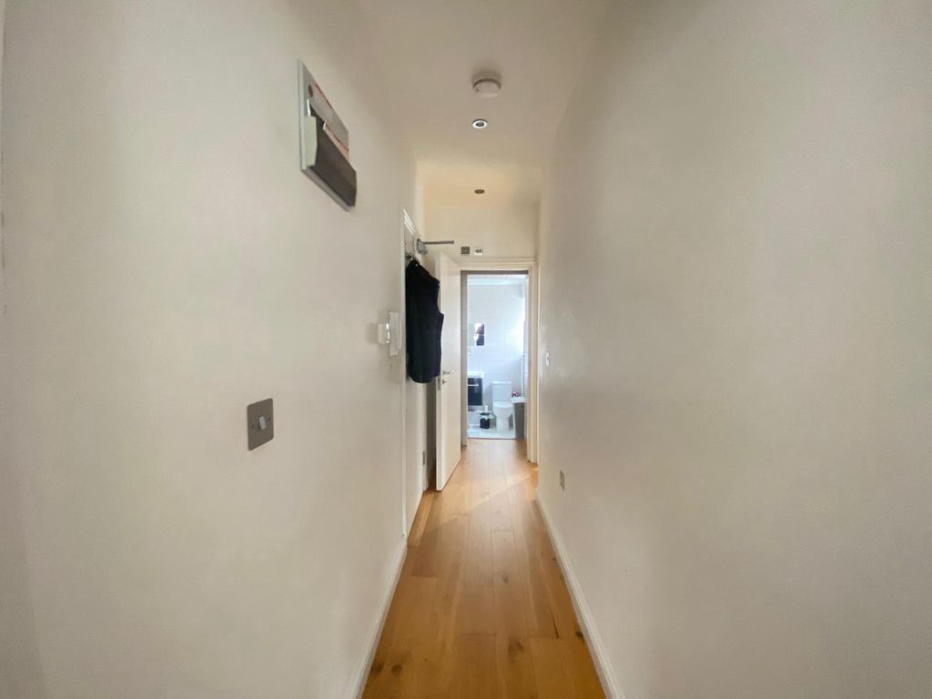 Property photo 3 of 9 Photo 5