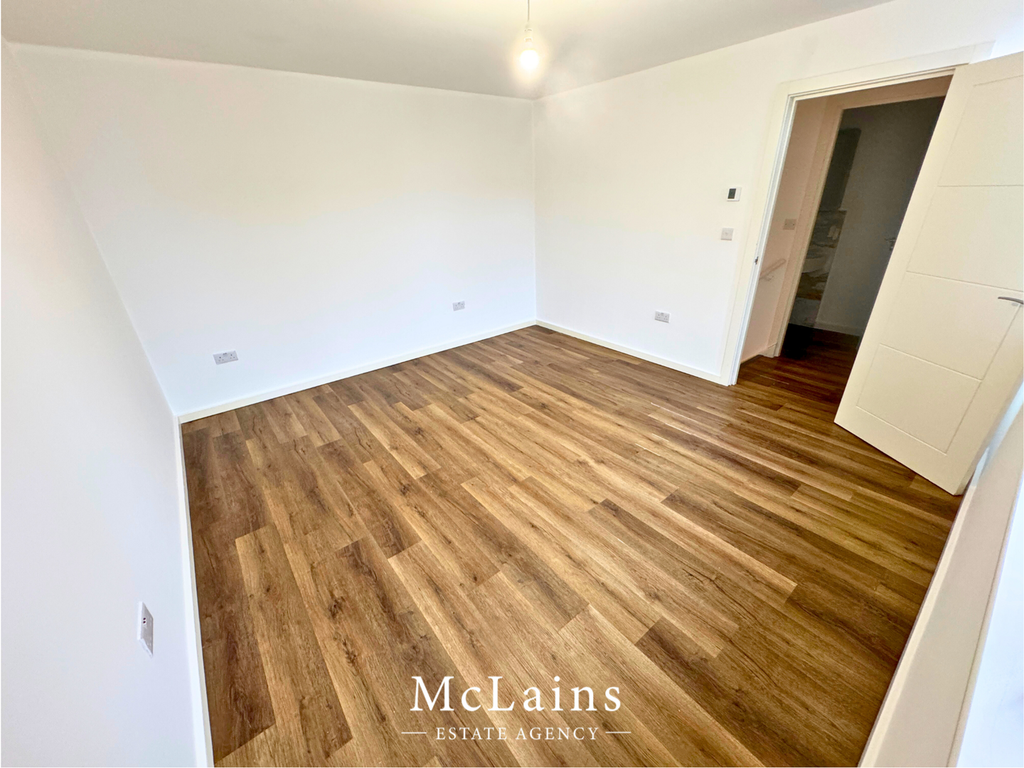 Property photo 1 of 6 Bedroom