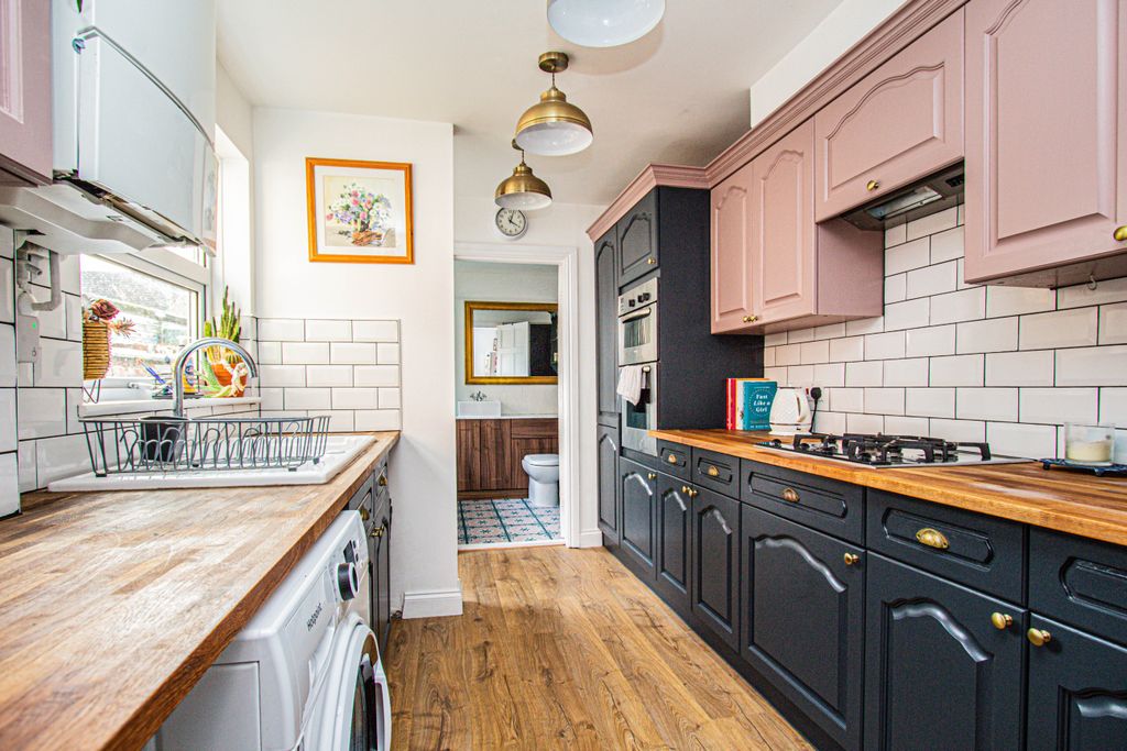 Property photo 3 of 12 Kitchen