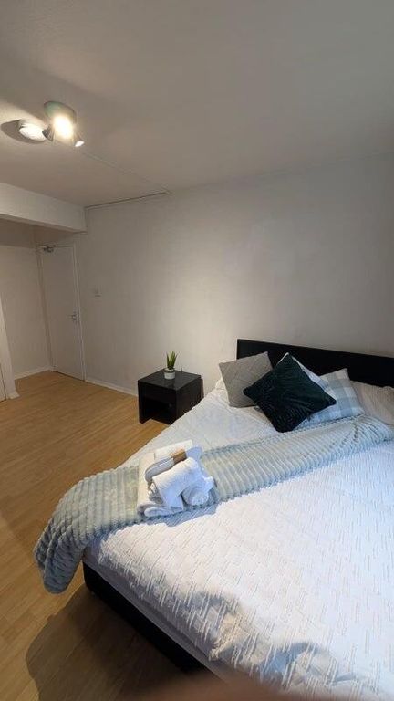 Property photo 2 of 8 Bedroom