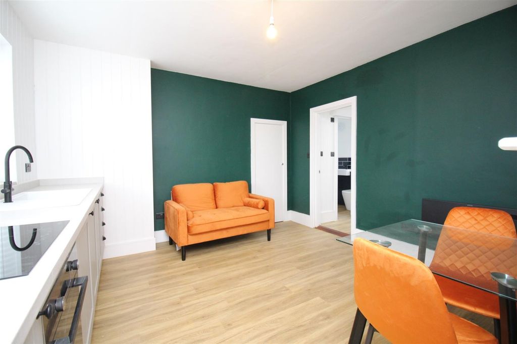 Property photo 2 of 9 Picture 2