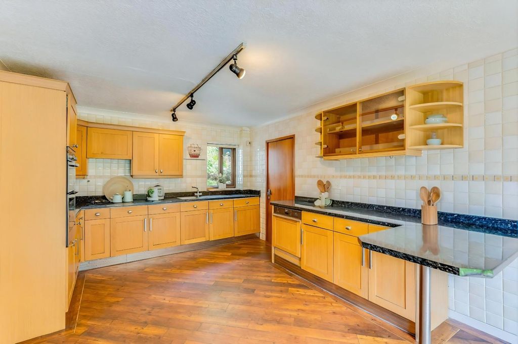Property photo 3 of 19 Kitchen Area