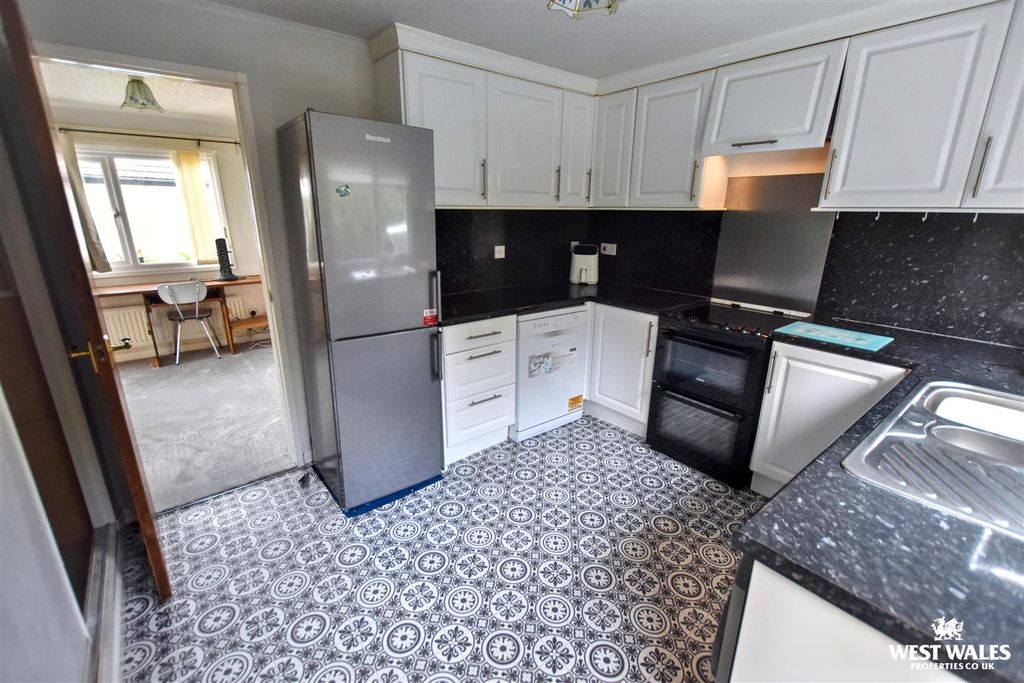 Property photo 3 of 23 13 (24).Jpg