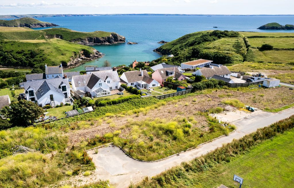 Property photo 2 of 21