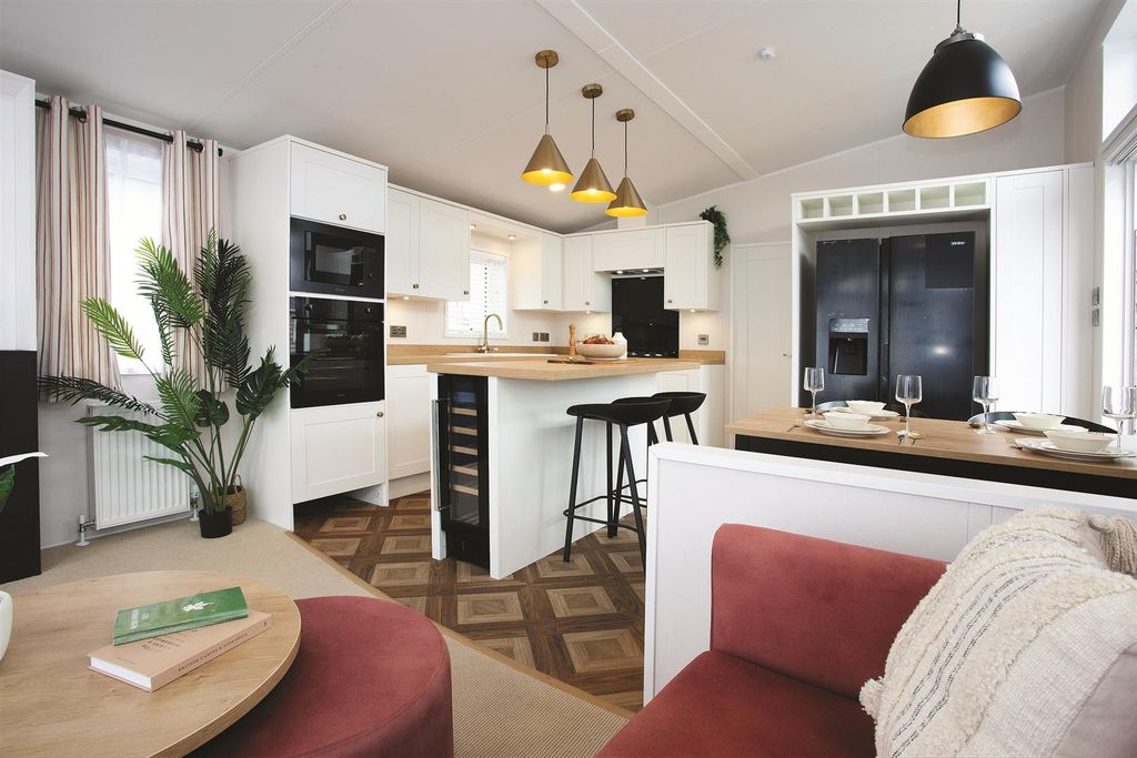 Property photo 1 of 10 Kitchen/Diner/Lounge