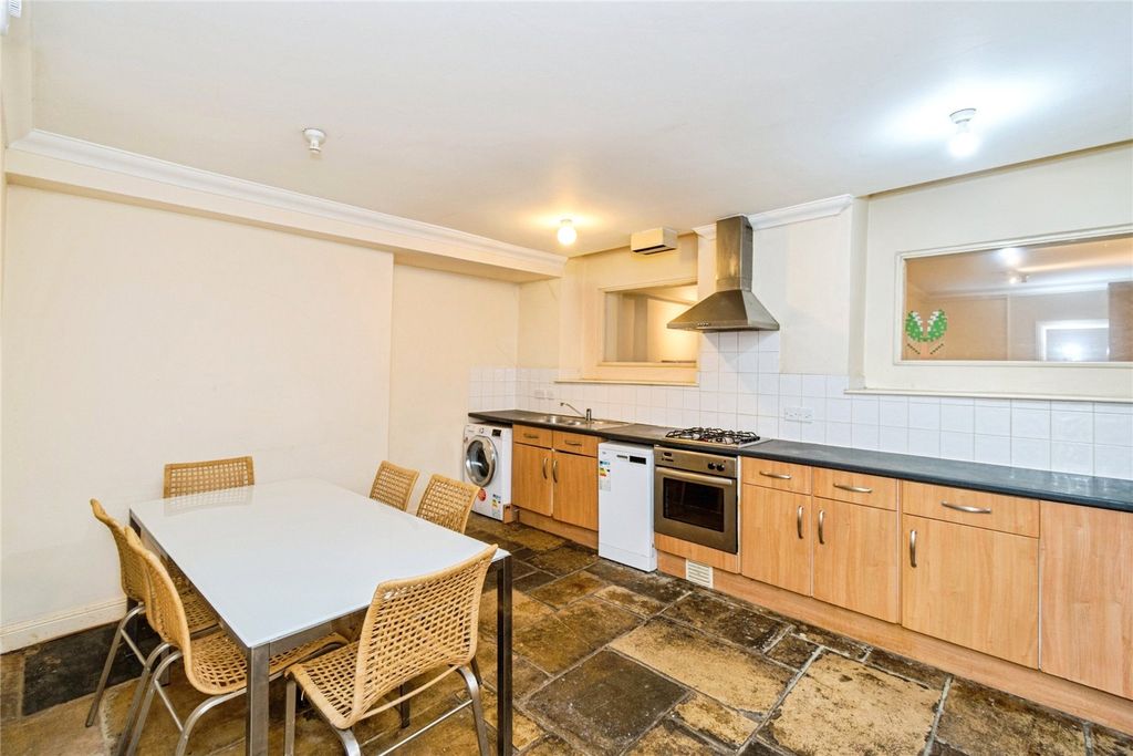 Property photo 3 of 24 Picture No. 11