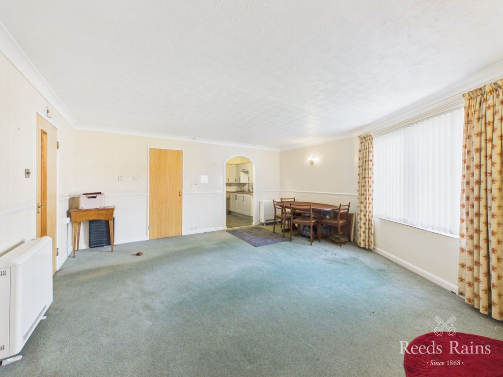 Property photo 3 of 12 Lounge