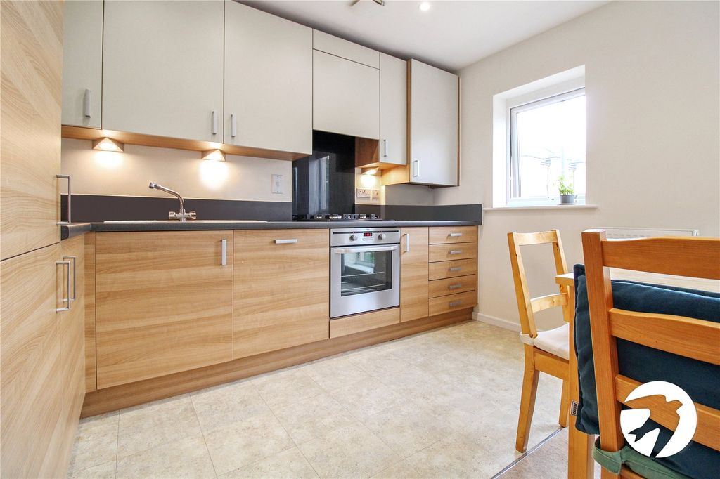 Property photo 2 of 7 Kitchen